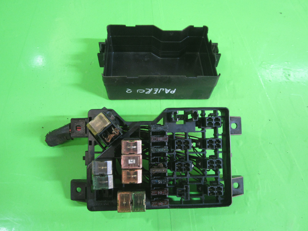 PANOU / BLOC SIGURANTE / RELEE MITSUBISHI PAJERO 2 4x4 2.8 TD FAB. 1991 - 1999 ⭐⭐⭐⭐⭐