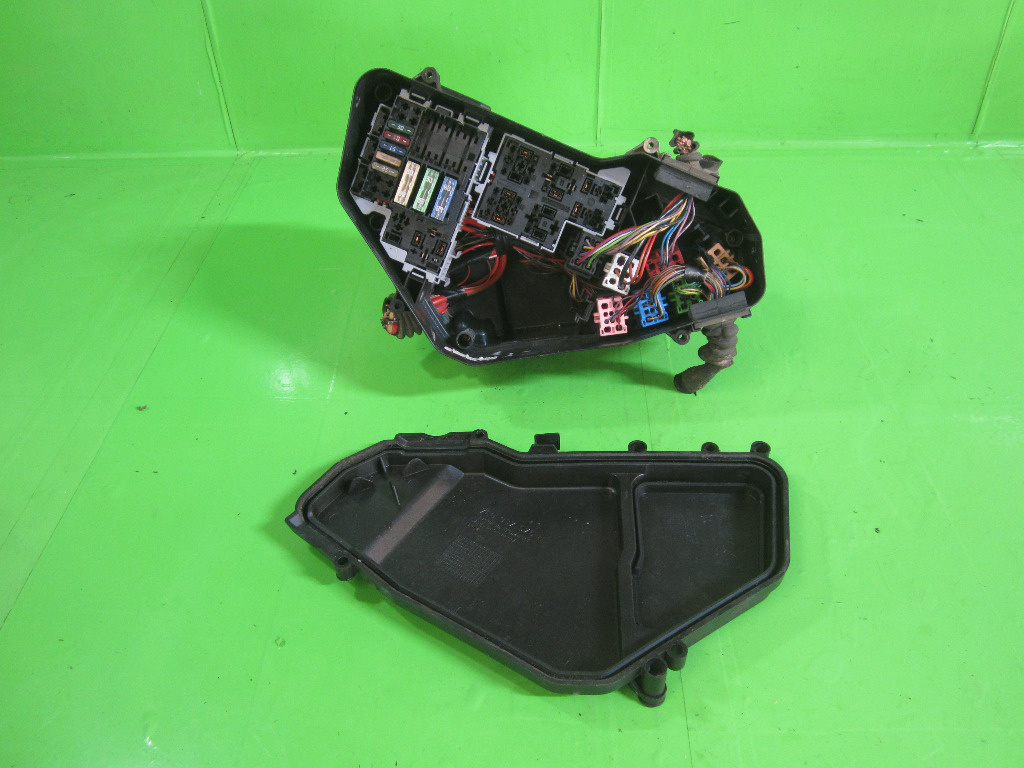 PANOU / BLOC SIGURANTE / RELEE VW TOUAREG 2.5 TDI FAB. 2002 - 2010 ⭐⭐⭐⭐⭐