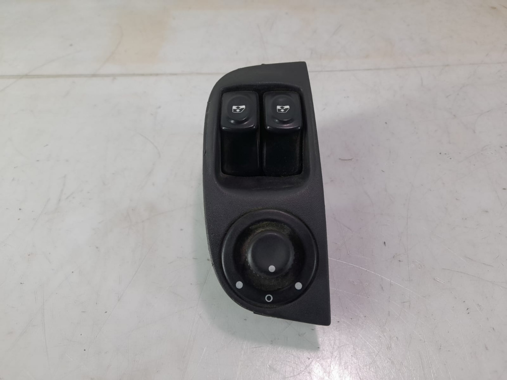 Panou butoane geamuri 8200181696 Renault Megane [facelift] [1999 - 2003] 1.6 benzina K4M700