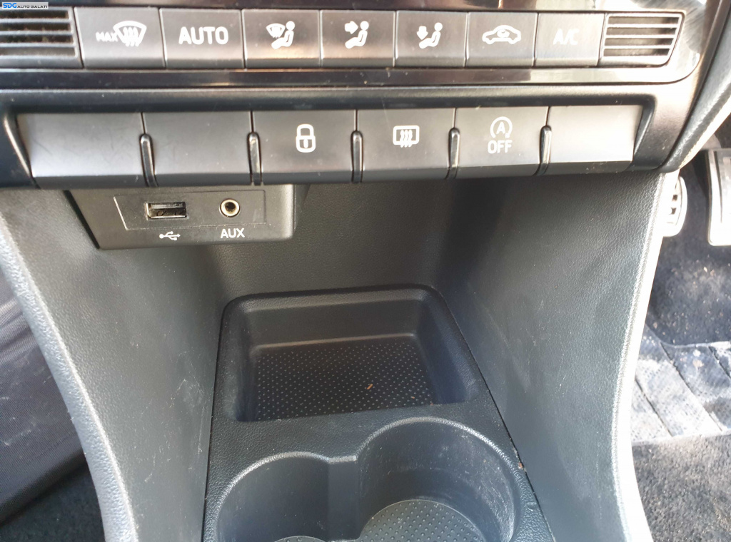 Panou Buton Butoane Start Stop Incalzire Parbriz si Inchidere Centralizata Skoda Rapid 2012 - 2017 [K4390]