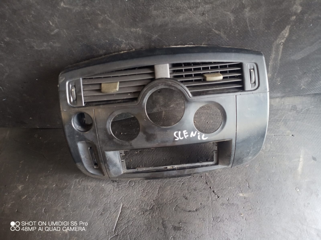 Panou central Renault Scenic II 1.9DCI 2004 - COD A8200140713