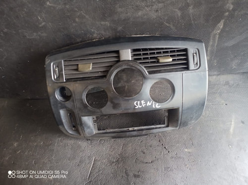 Panou central Renault Scenic II 1.9DCI 2004 - COD A8200140713