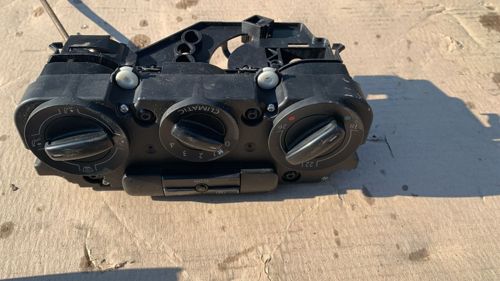 Panou clima Volkswagen Golf 5 coupe motor 1.9 BRU