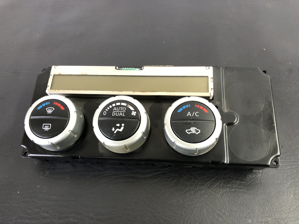 Panou climatronic Navara D40 argintiu automat sedan 2006 (275005X028)