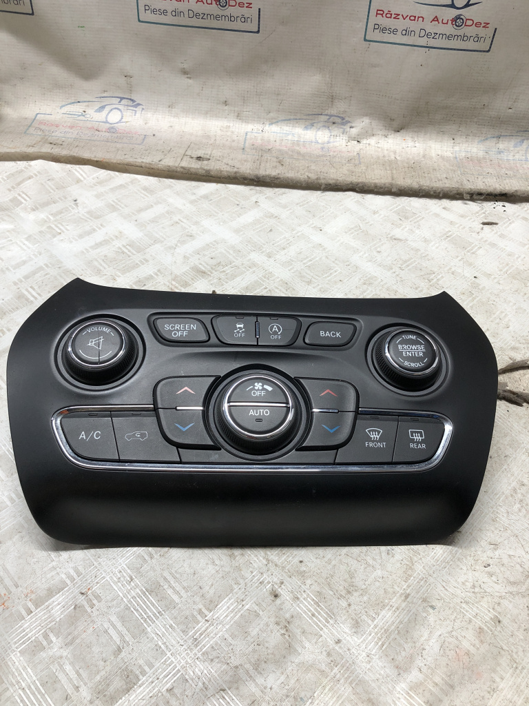 Panou comandă climă Jeep Cherokee 2.2 Motorina 2016, 68249515AA