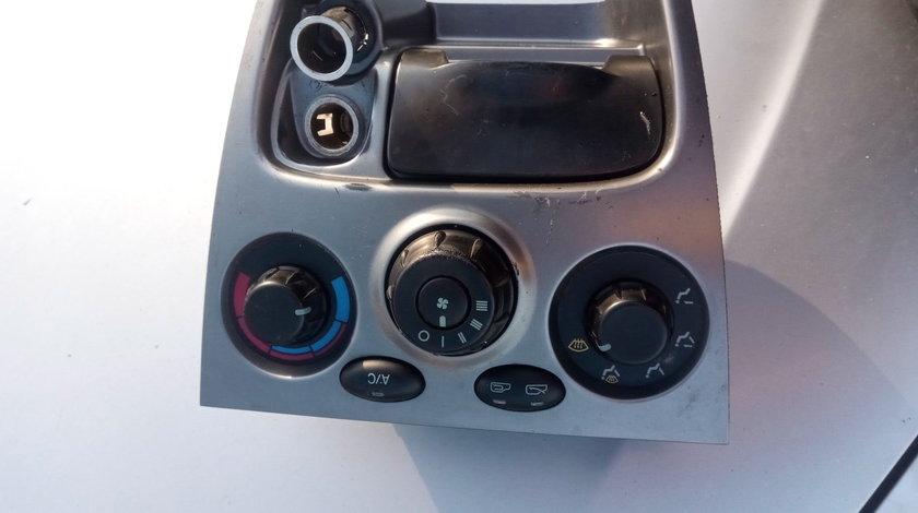 Panou comanda AC aer Hyundai Santa Fe 1