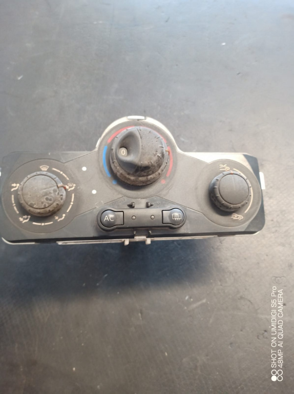 Panou comanda AC , Renault Clio 3 COD- 030967W / 69590001