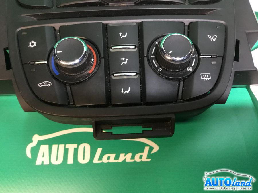 Panou Comanda Ac ventilatie 13360099 Opel ASTRA J hatchback 2009