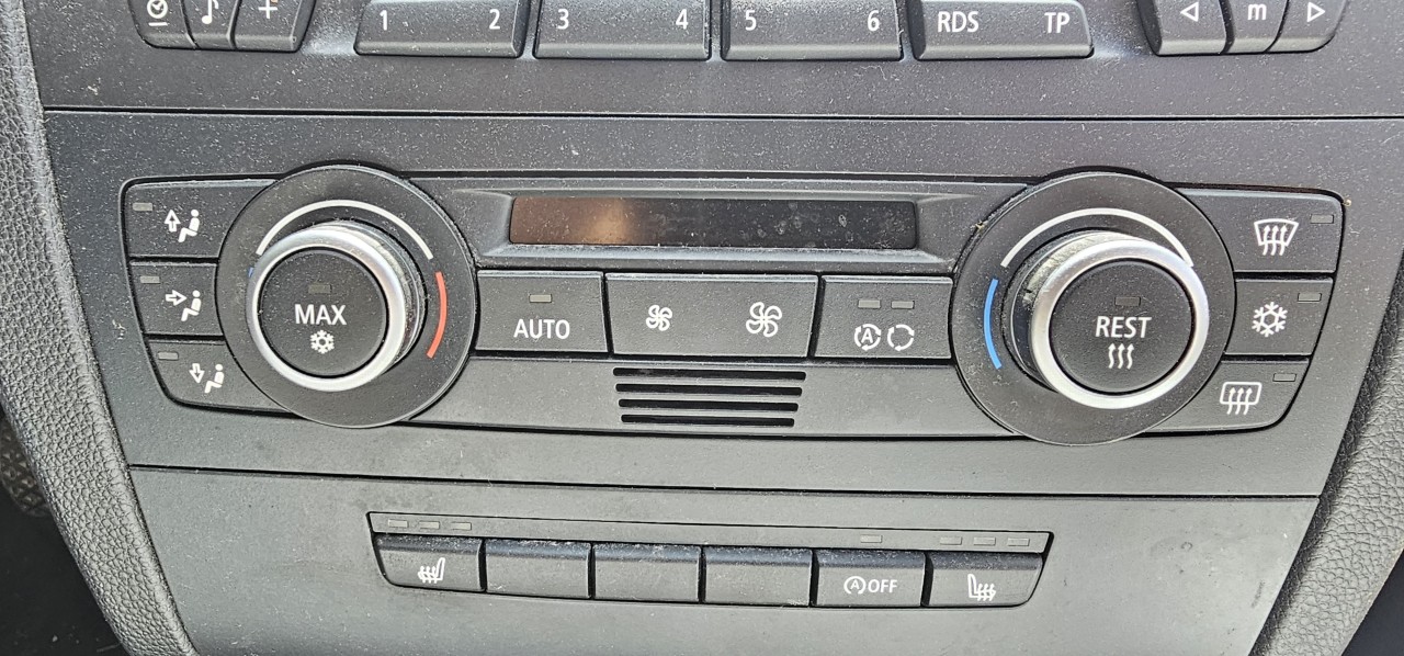 Panou comanda clima cu incalzire scaune BMW Seria 1 E81 E87 2007 2008 2009 2010