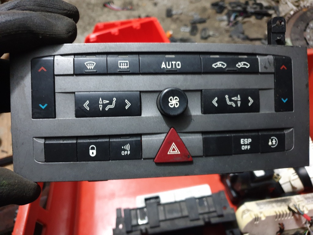 Panou Comenzi Climatronic Peugeot 407 cod 96573322Yw