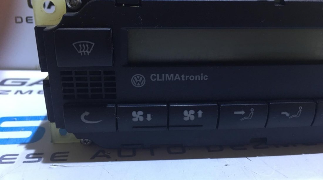 Panou / Display / Afisaj Climatronic VW Bora 1998 - 2005 Cod Piesa : 3B1 907 044 A / 3B1907044A / 5HB007617-10