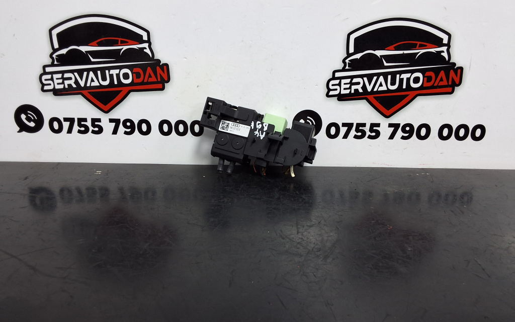 Panou sigurante Audi A4 (2015-2019) [8W2, B9] 2.0 Motorina 2016, 8W0937503B