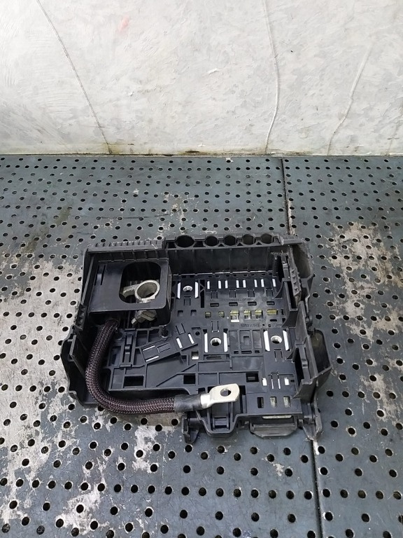 Panou sigurante borna baterie plus opel corsa e x15 13491093bh