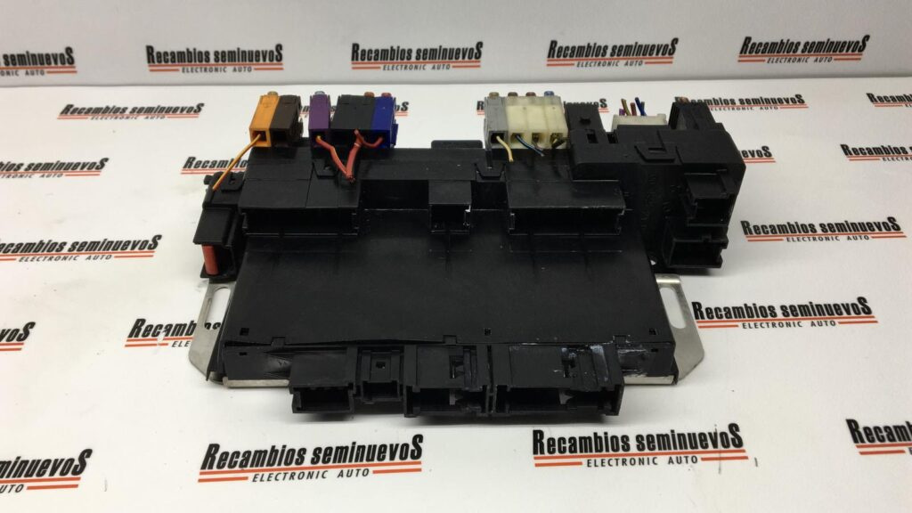 Panou sigurante MERCEDES-BENZ Class C A 027 545 83 32 / A0275458332 / 05 0451 26 / 05045126 / 002 545 21 01 / 0025452101A 027 545 83 32 / A0275458332 / 05 0451 26 / 05045126 / 002 545 21 01 / 0025452101