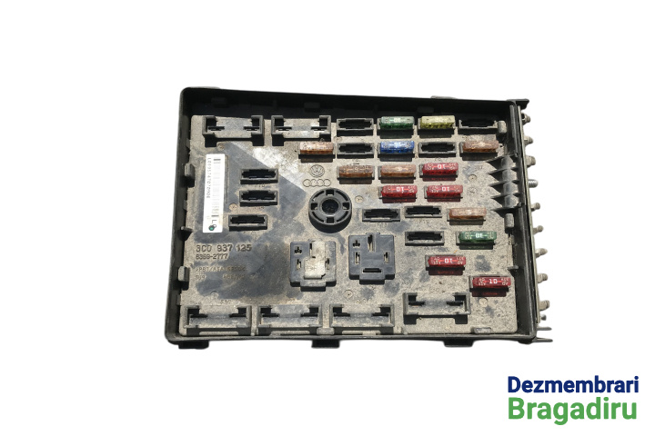 Panou sigurante motor 3C0937125 Volkswagen VW Passat B6 [2005 - 2010] wagon 5-usi 2.0 TDI MT (170 hp) Cod motor: BMR