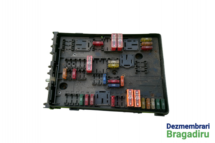 Panou sigurante motor Cod: 1K0937804B 1K0937800G 1T2937535H Volkswagen VW Touran [2003 - 2006] Minivan 2.0 TDI MT (140 hp) Cod motor: BKD, Cod cutie: HDU, Cod culoare: LB5N
