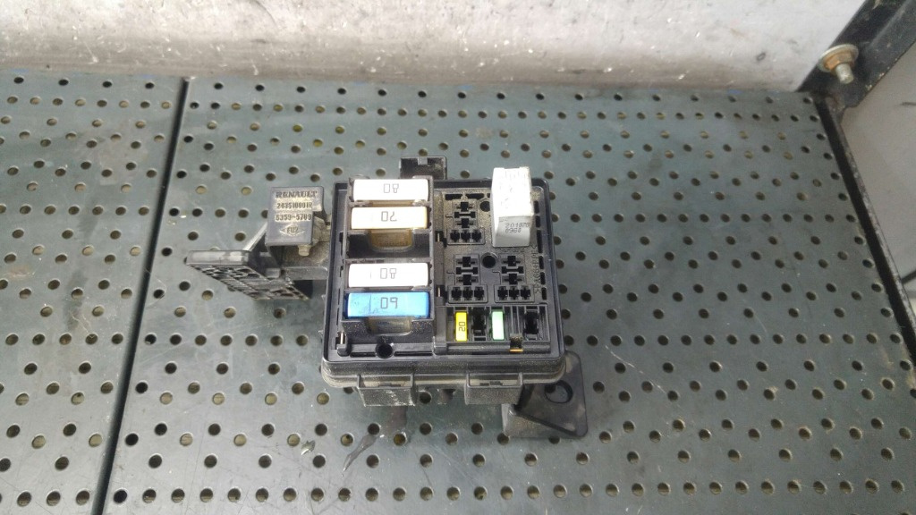 Panou sigurante renault megane 3 243880001r 63511832 243510001r 63595709
