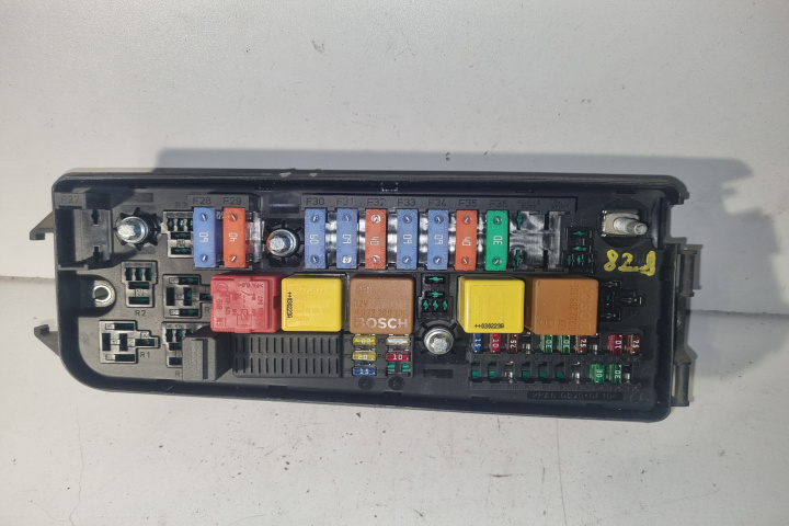 Panou sigurante si relee 13 144 709 Opel Vectra C [2002 - 2005] Sedan 4-usi 1.8 MT (122 hp)