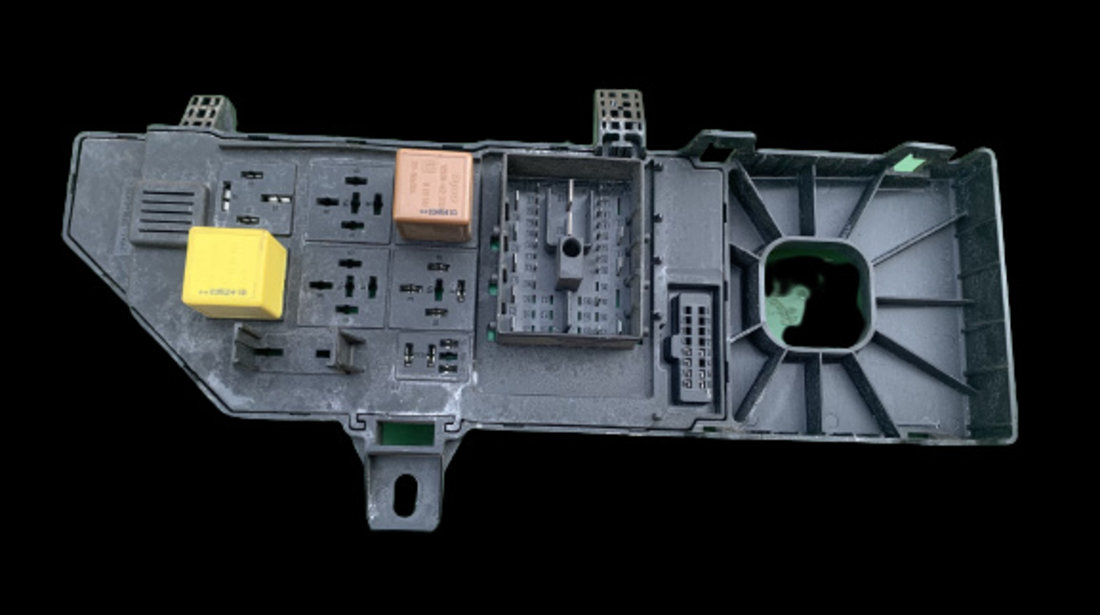 Panou sigurante si relee portbagaj Cod: 3181983 518721204 Opel Vectra C [2002 - 2005] Liftback 5-usi 2.0 DTI MT (101 hp)