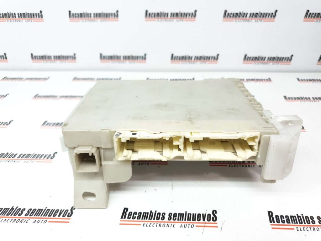 Panou sigurante TOYOTA YARIS 82730 52L70 C / 8273052L70C / 263382730 52L70 C / 8273052L70C / 2633