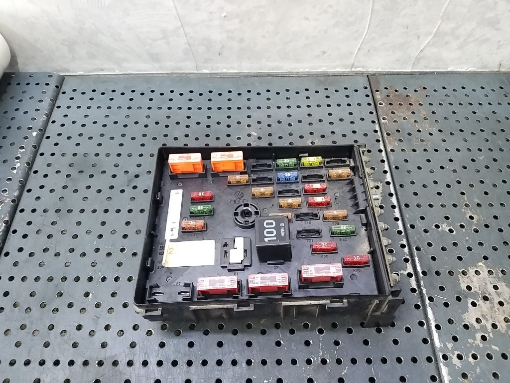 Panou sigurante vw passat b6 3c 3c0937125