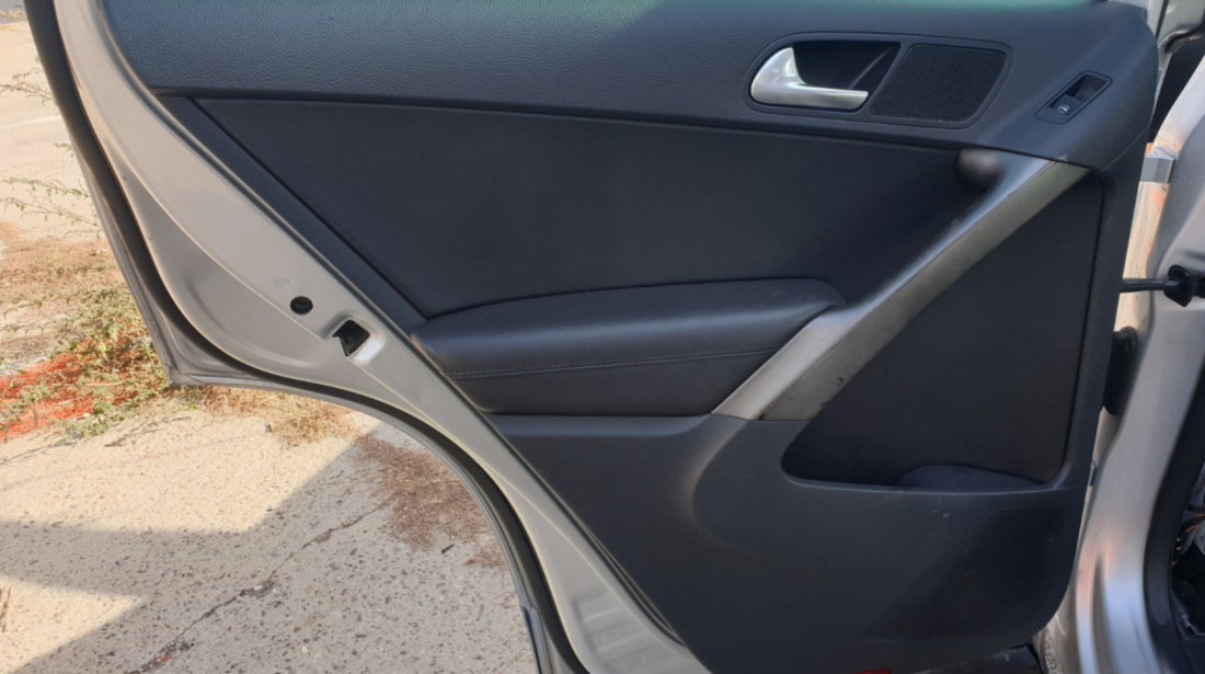 Panou Tapiterie Fata Interior Piele de pe Usa Portiera Stanga Spate Volkswagen Tiguan 2007 - 2015