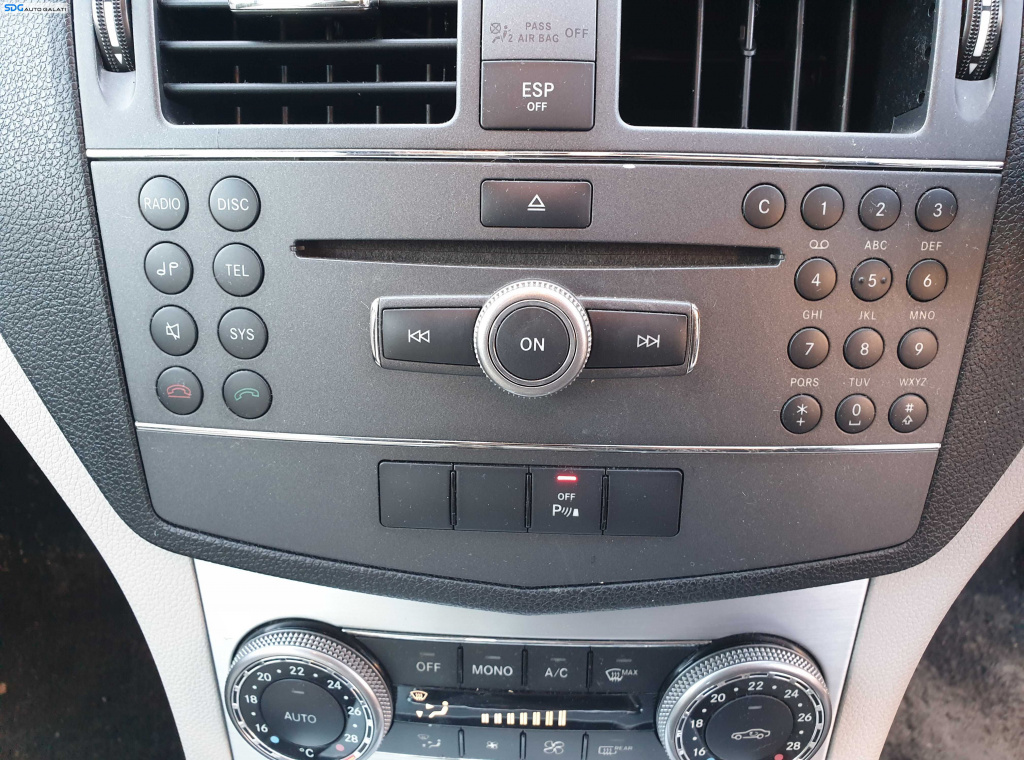 Panou Unitate Radio CD Player Mercedes Clasa C Class W204 2007 - 2014 [K1574]
