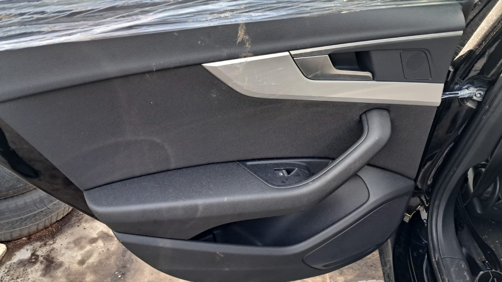 Panou usa stanga spate AUDI A4 B9 sedan an 2017