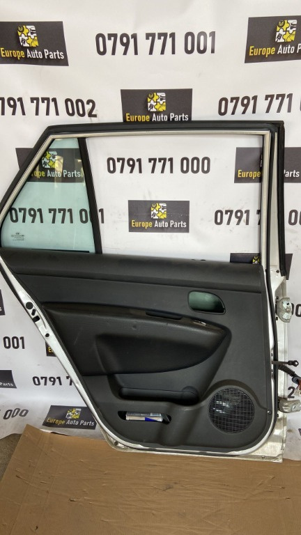 Panou usa stanga spate Kia Carens 2 2.0 CRDI cod motor D4EA an 2009