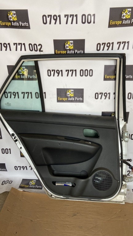 Panou usa stanga spate Kia Carens 2 2.0 CRDI cod motor D4EA an 2009