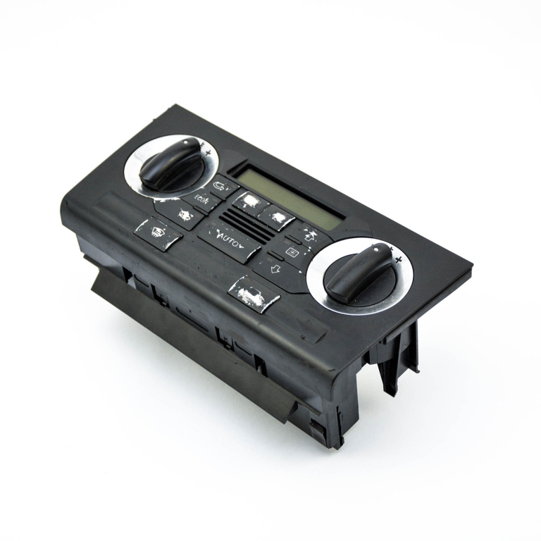 Panou Ventilatie / Panou Comanda Clima / Ac Audi A3 (8P) 2003-2013 2.0 Tdi 16V Bkd Motorina Clima / Climatronic 8P0820043