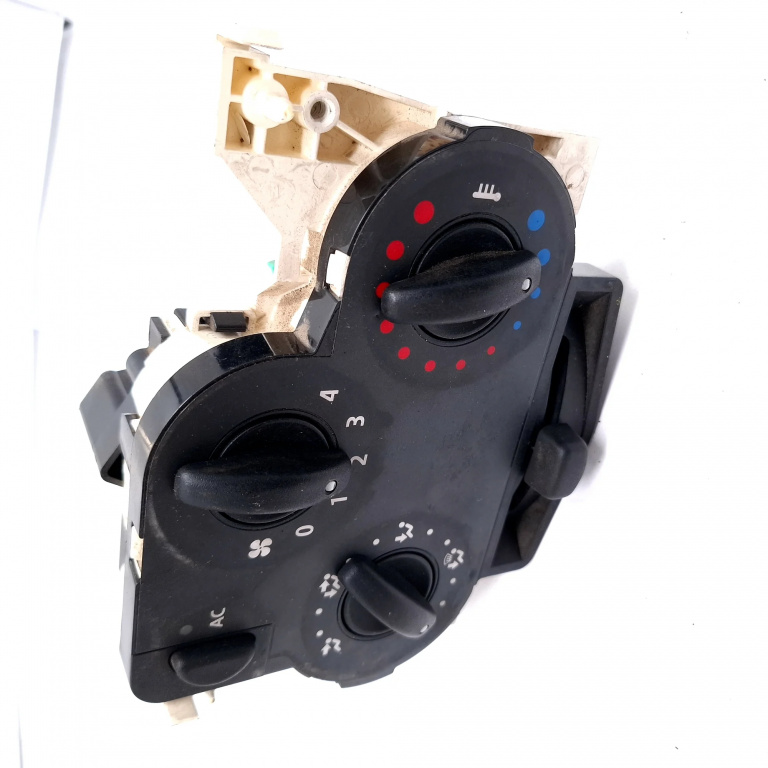 Panou Ventilatie / Panou Comanda Clima / Ac Dacia Logan (Ls) 2004-2012 1.5 Dci (Ls0W) K9K 796 Motorina Ac / Aer Conditionat 69577008, 69570001, 69577309, N103320L, 69577011