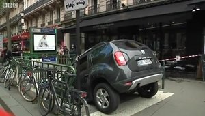 Parcare Dacia Duster in statia de metrou la Paris