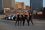 Patru politiste sexy si un Ford GT