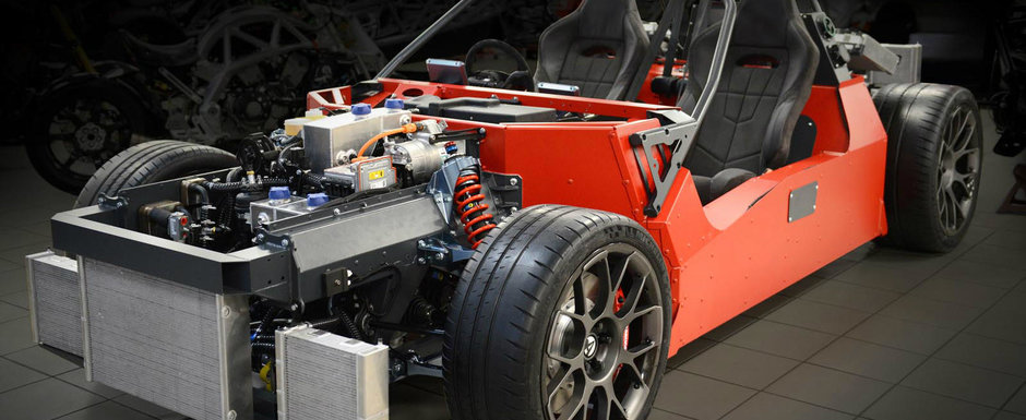 Pe acest schelet va fi construita viitoarea masina de la Atom. Va avea patru motoare electrice si o turbina mai speciala Pe acest schelet va fi construita viitoarea masina de la Atom. Va avea patru motoare electrice si o turbina mai speciala