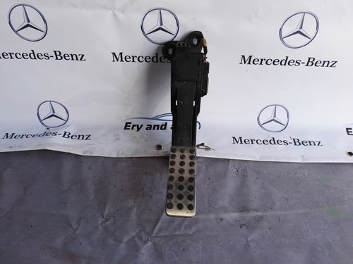 Pedala accelerație Mercedes cod 1643000104