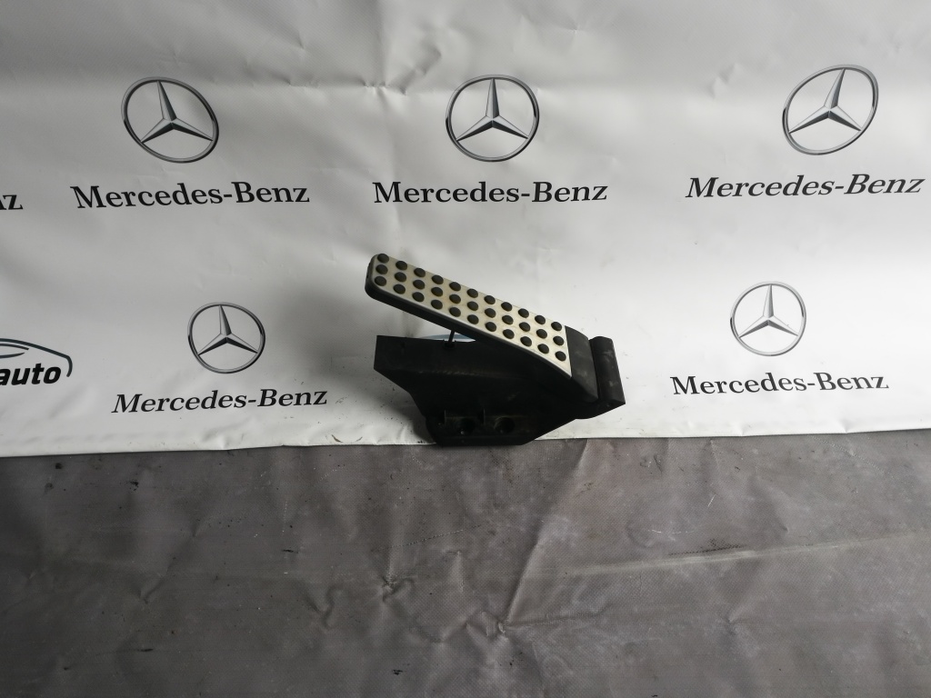 Pedala accelerație Mercedes cod A2043000204