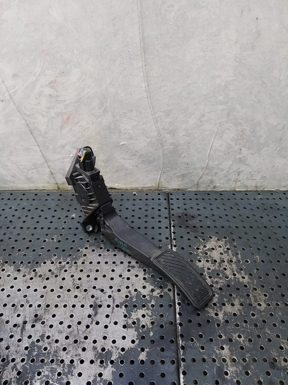 Pedala acceleratie 1.0 b ford puma j2k h1bc9f836a1e