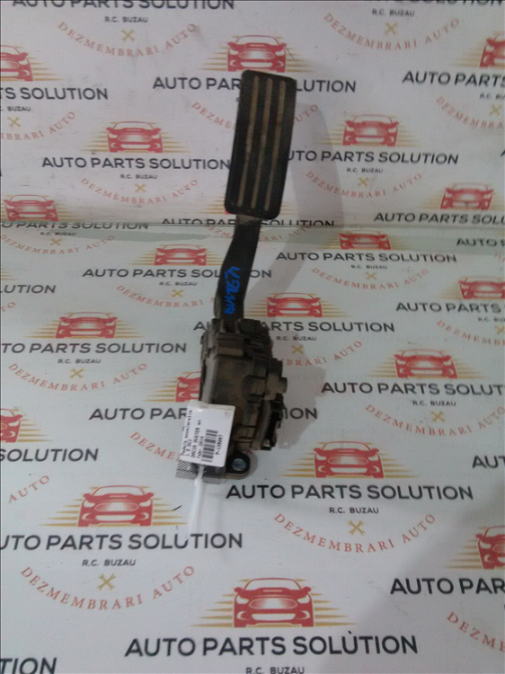 Pedala acceleratie 1.5 DCI DACIA DUSTER an fabr.2014