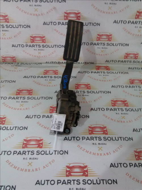 Pedala acceleratie 1.5 DCI DACIA DUSTER an fabr.2014