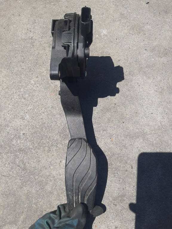 Pedala acceleratie 1.5 dci nissan qashqai 2 suv j11 180024ba0b