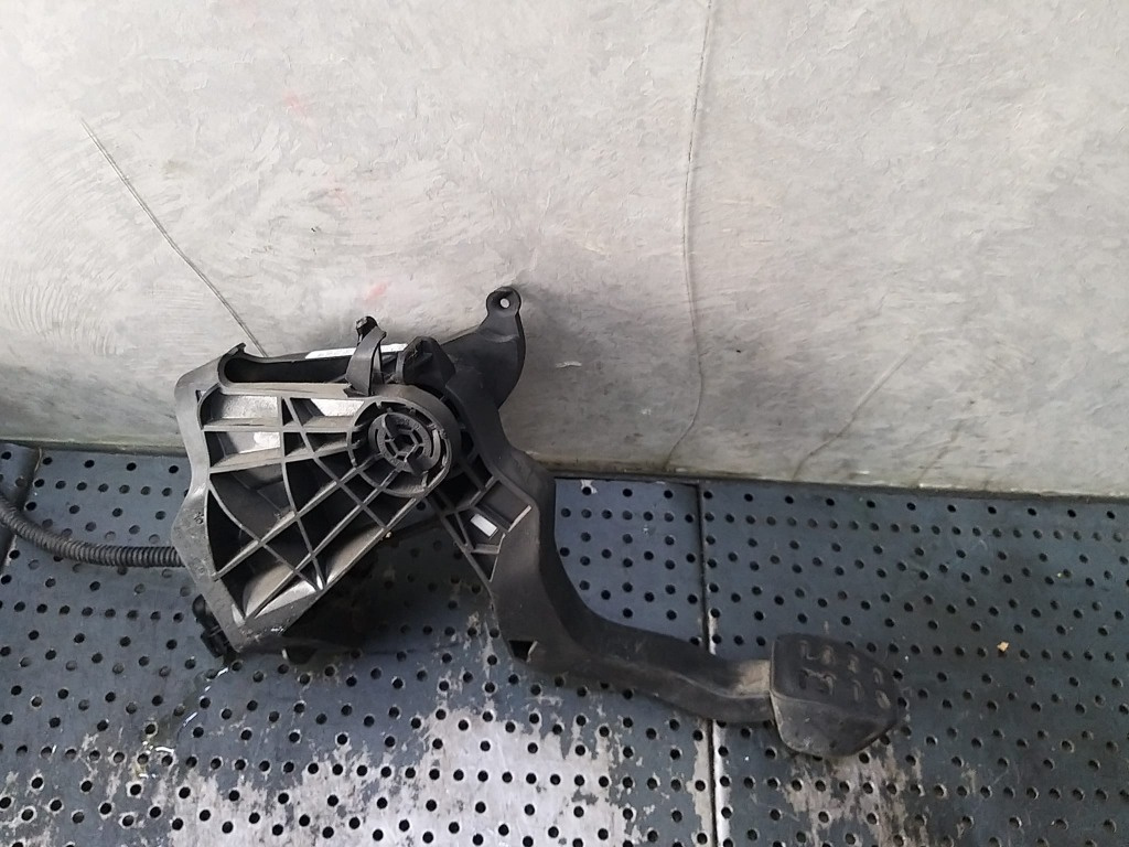 Pedala acceleratie 1.6 tdi vw polo 6r 6r1721059aa