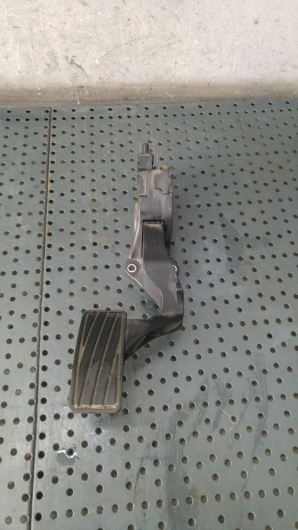 Pedala acceleratie 1.9 d fiat sedici 189 4940079j90 6pv00907401