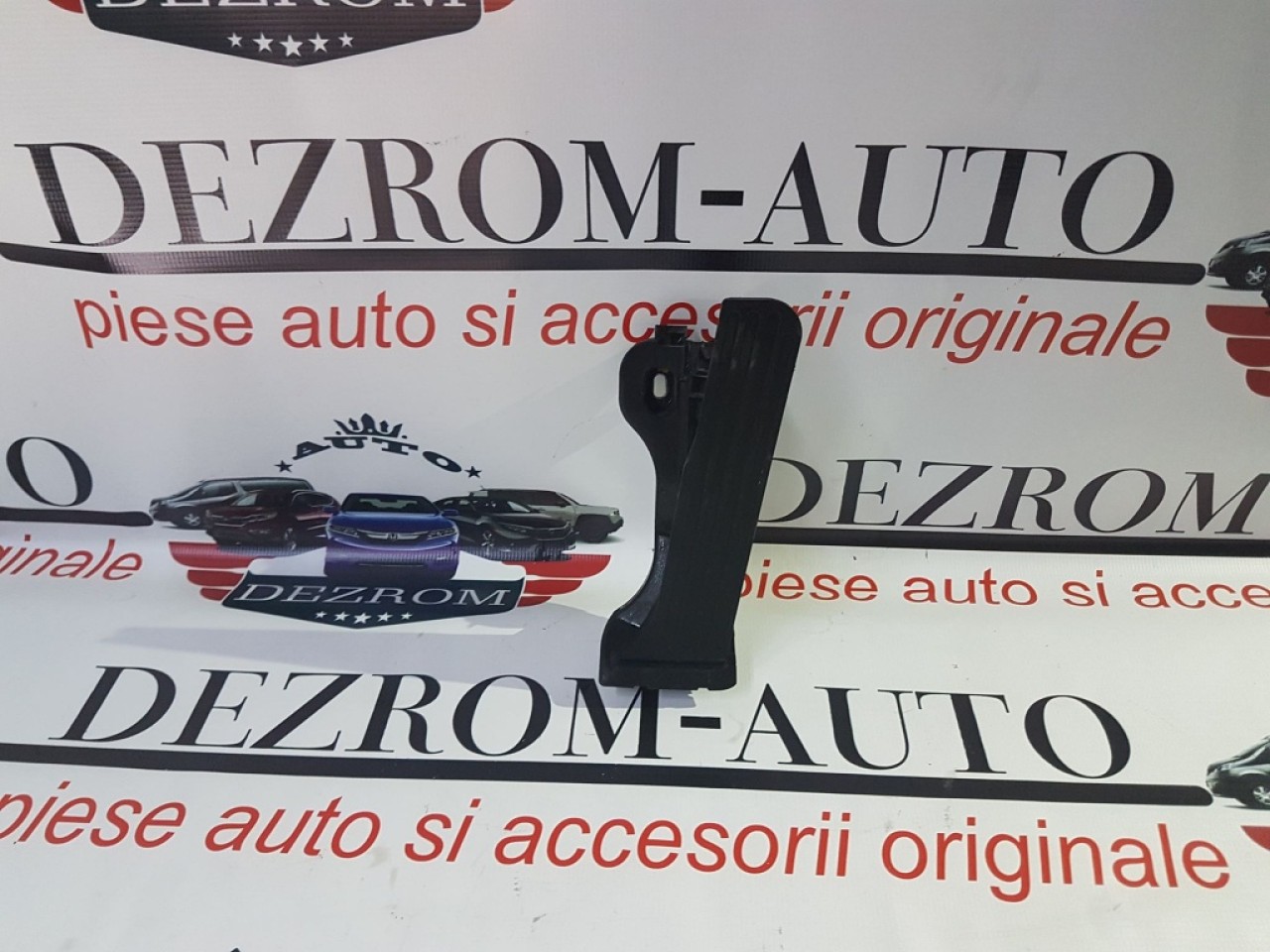 Pedala acceleratie 1k1721503p vw caddy III 1.9 tdi