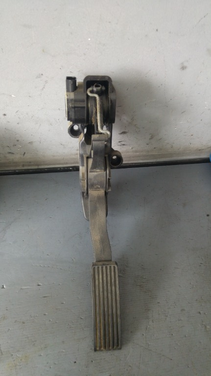 Pedala acceleratie 2.0 cdi mercedes a-class w169 a1693000304