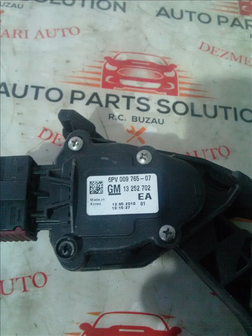 Pedala acceleratie 2.0 d CHEVROLET CRUZE an fabr. 2010