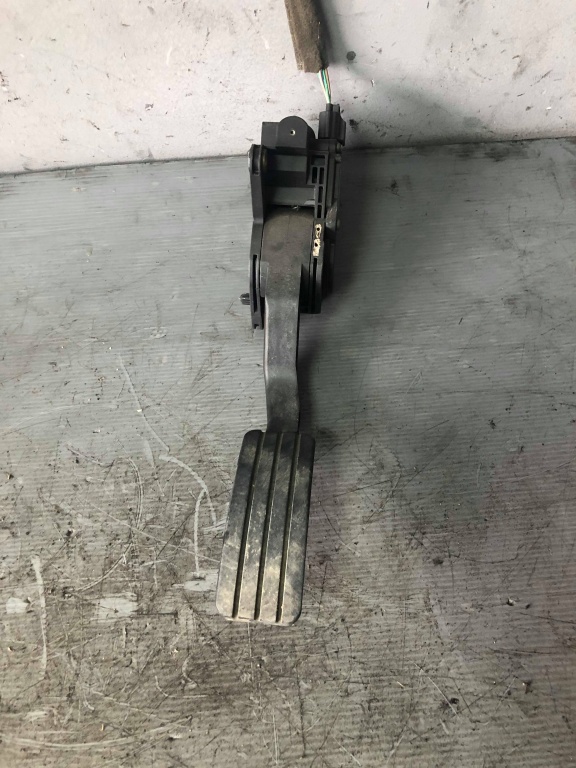 Pedala acceleratie 2.0 dci renault laguna 3 0280755085