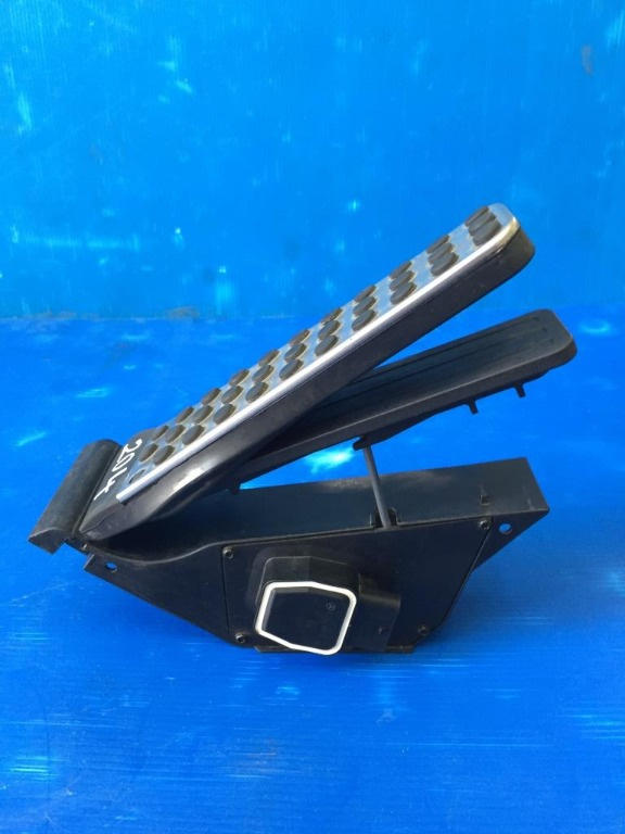 Pedala acceleratie AMG cutie manuala Mercedes C Class W204 2007-2014