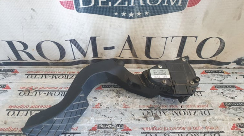 Pedala acceleratie Audi A4 B5 1.9 TDI 115 cai motor AJM cod piesa : 8D1721523J