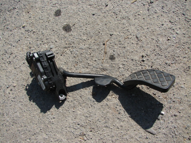 Pedala acceleratie Audi A4 B6 [2000 - 2005] Sedan 1.9 TDI 5MT (130 hp) 1.9 TDI AWX